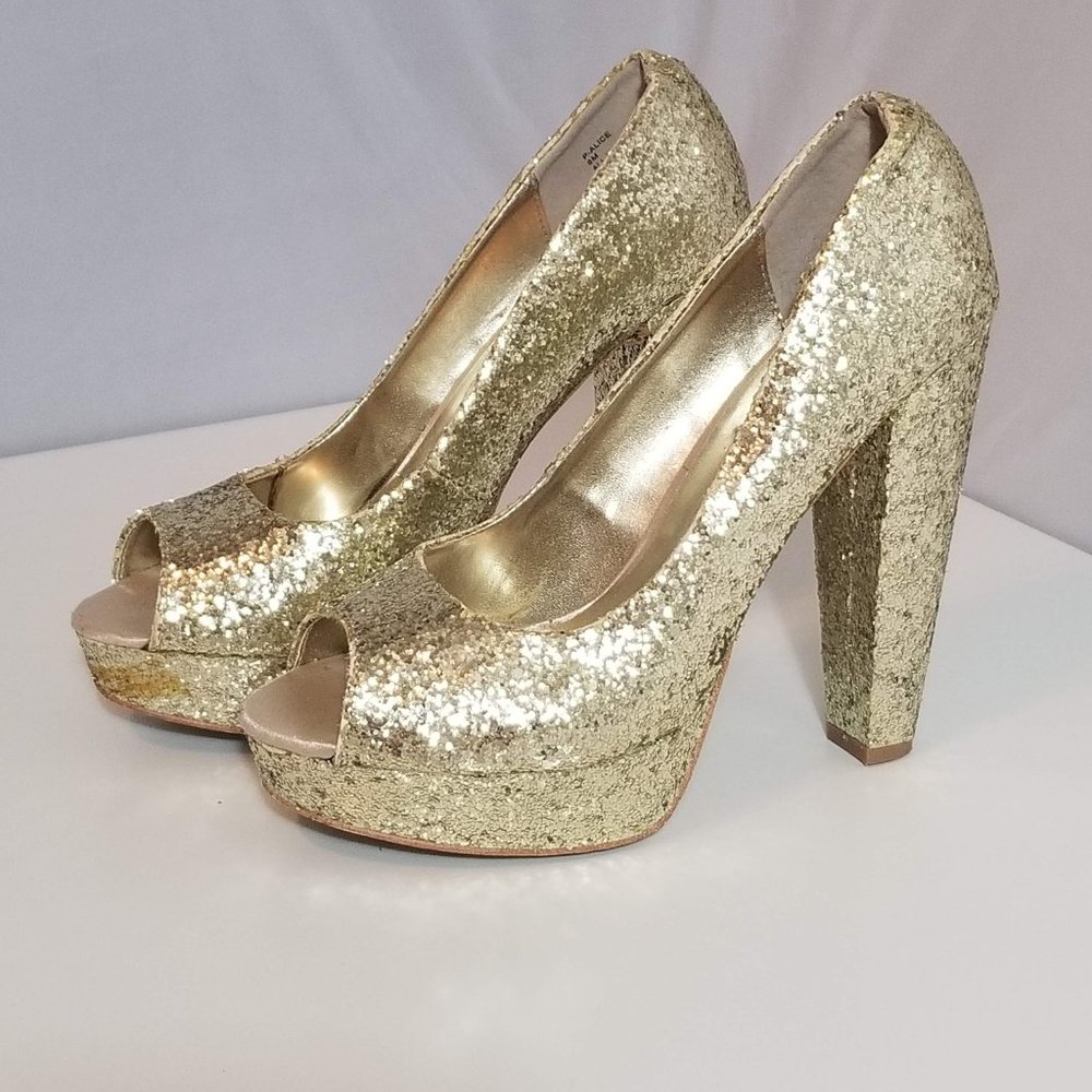 Steve Madden Gold Pumps